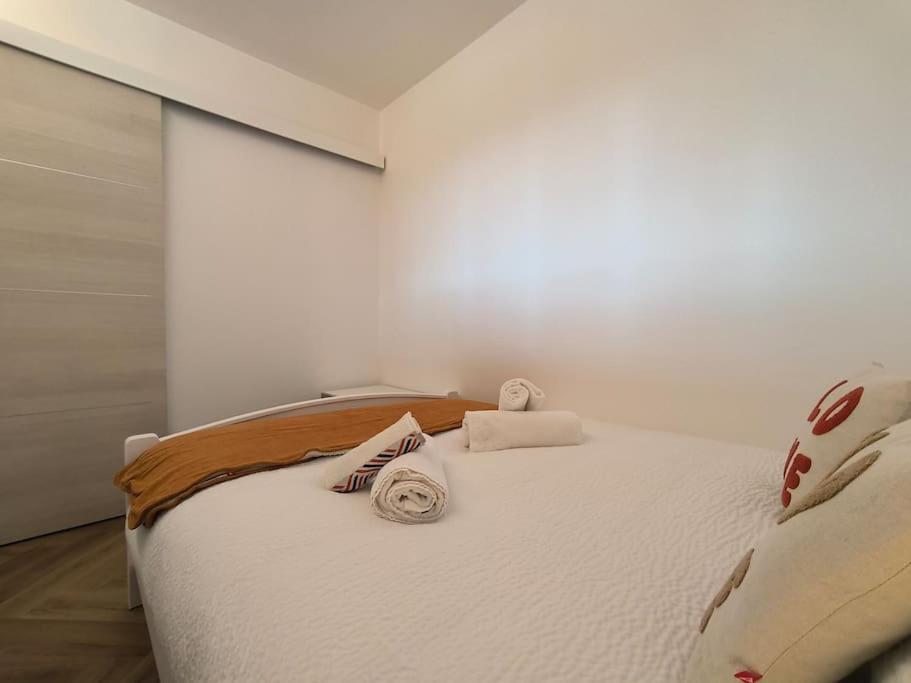 Agreable Studio Chantilly Avec Balcon Et Parking Securise Pau Exterior foto